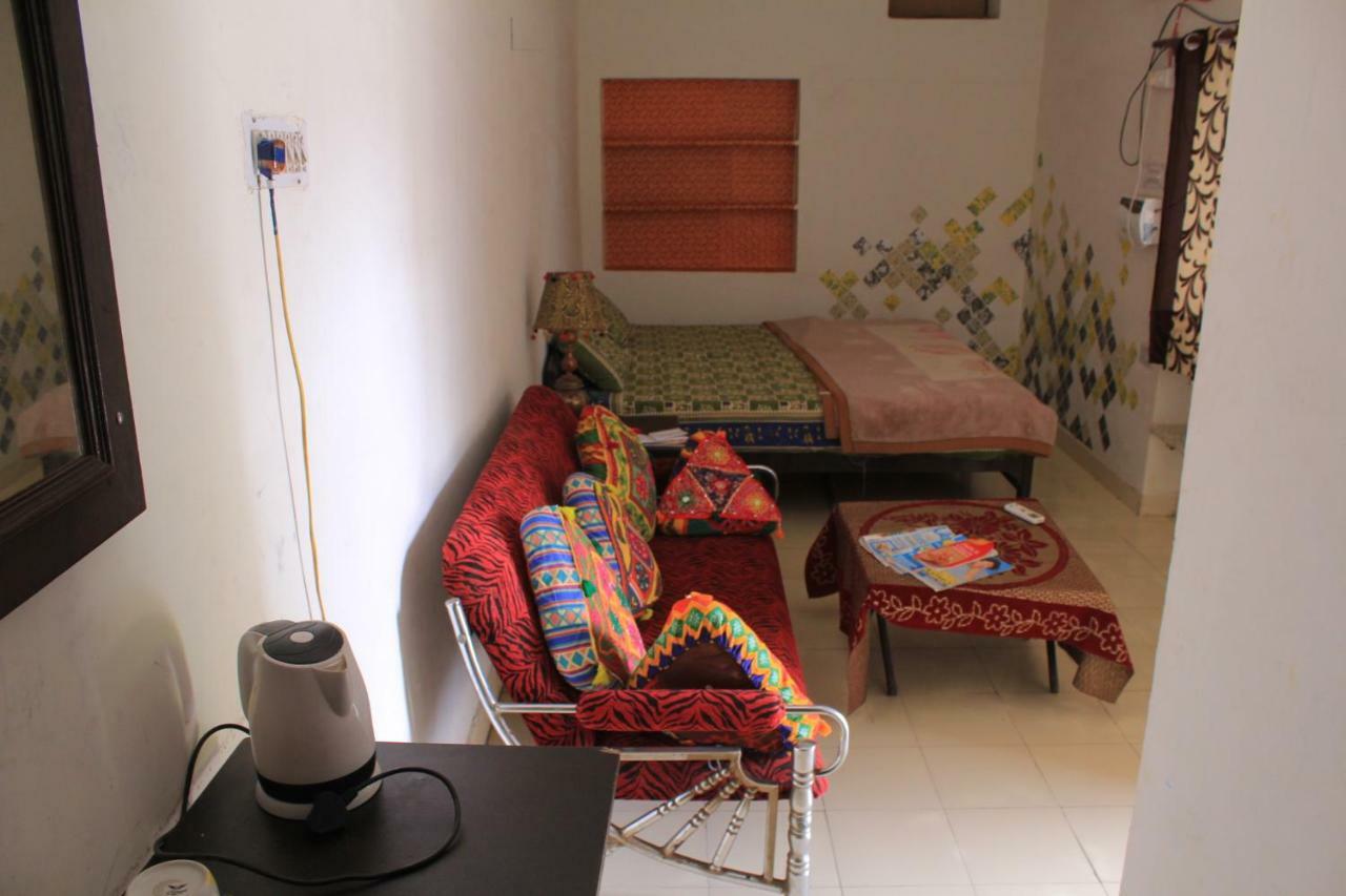Nadya Homestay For Female & Family Джайпур Екстериор снимка