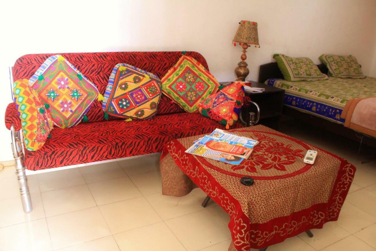 Nadya Homestay For Female & Family Джайпур Екстериор снимка