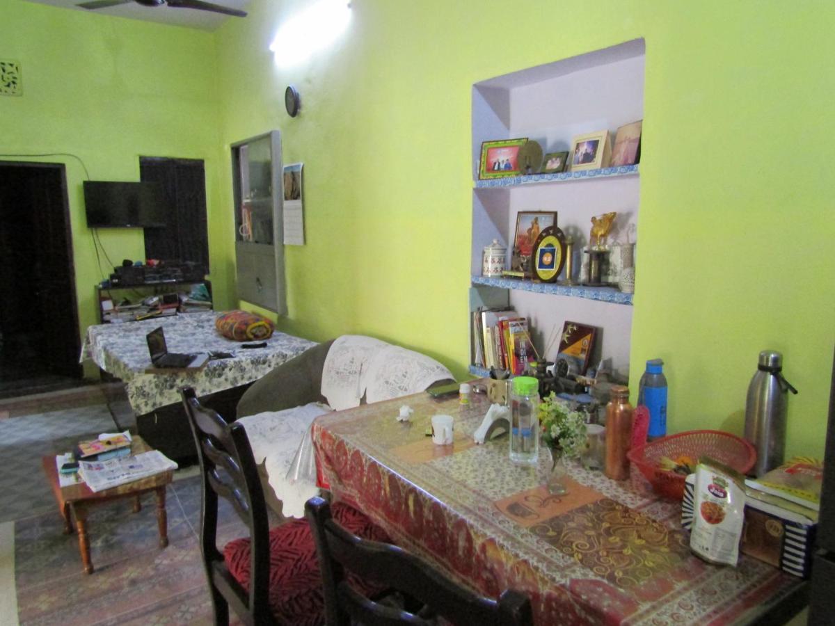 Nadya Homestay For Female & Family Джайпур Екстериор снимка